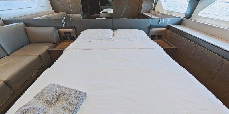 2017 FERRETTI YACHTS 550 